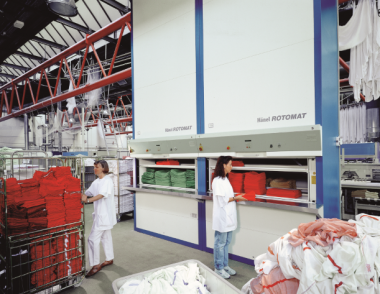 skladowanie-odziezy-w-pralni